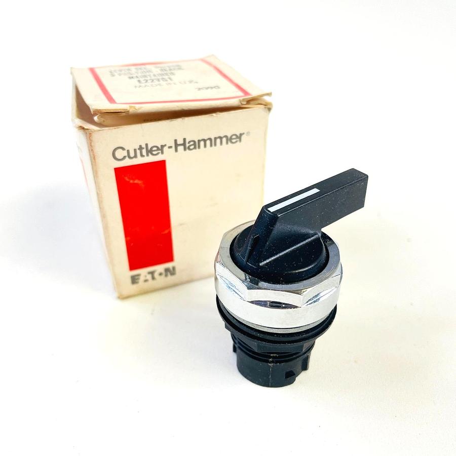 Used CUTLER HAMMER E22VG1 LEVER SELECTOR SWITCH 3-POS BLACK NEW OPEN BOX