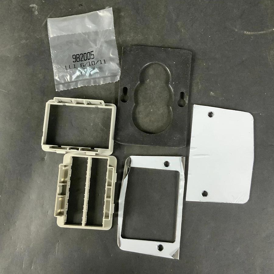 Used WIREMOLD 525RT PDSTL FITTING ($30 OBO)