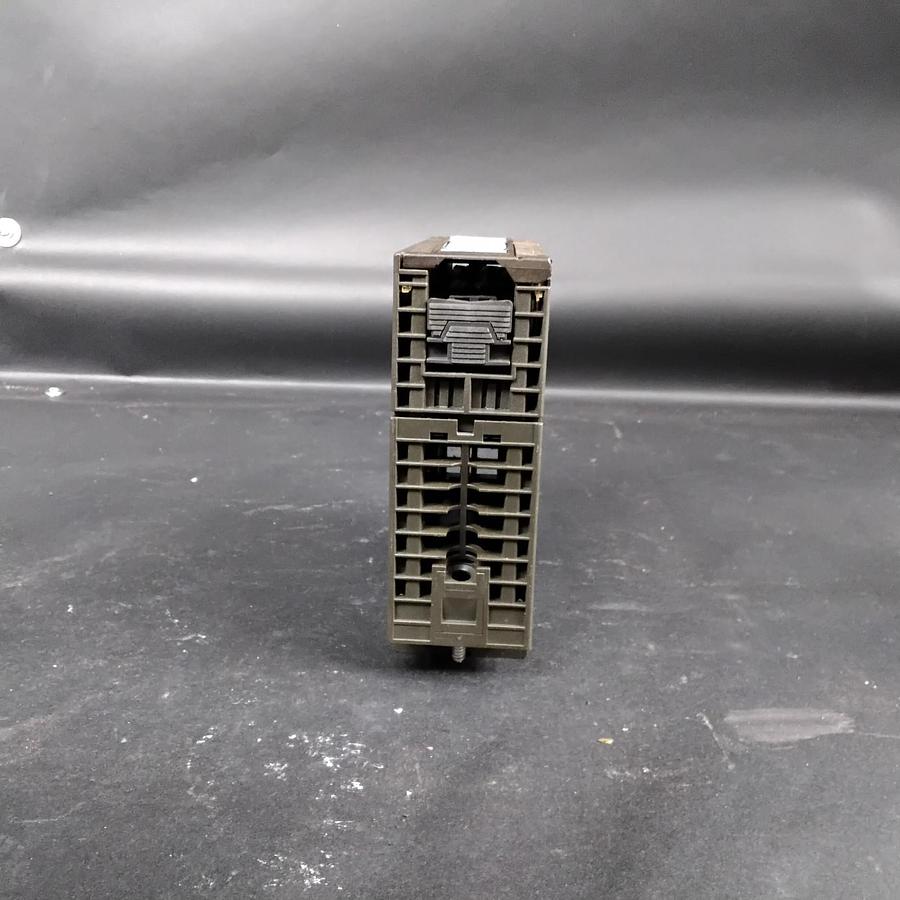 Used SIEMENS S7 6ES7 322-1BL00-0AA0 OUTPUT MODULE ($18 OBO)