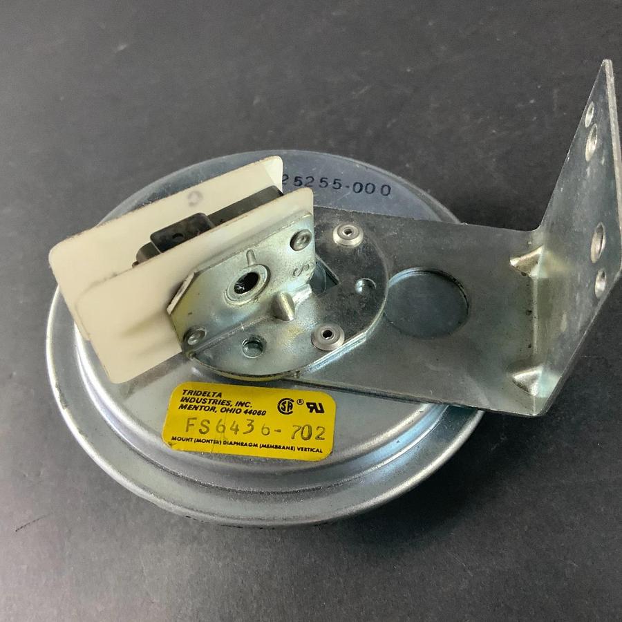 Used TRIDELTA FS6436-702 PRESSURE SWITCH ($15 OBO)