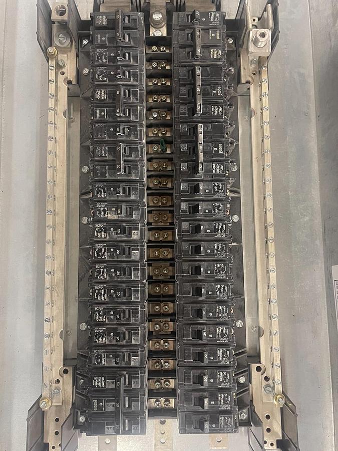Used Siemens 400A P1X42MC400C Panelboard 208Y/120V 3P 4W ($1,999.99 OBO!!!)