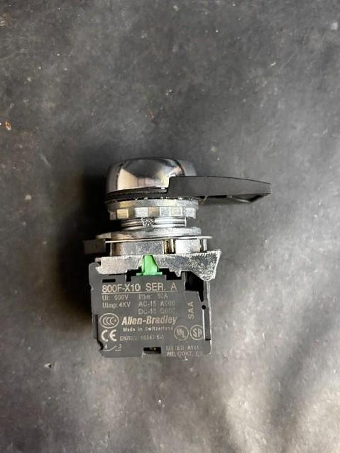 Used ALLEN BRADLEY 800F-X10 SERIES A WHITE PUSHBUTTON SWITCH ($12 OBO)