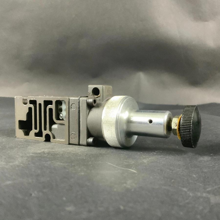 Used NUMATICS 081RS100J000000 PNEUMATIC REGULATOR ($10 OBO)