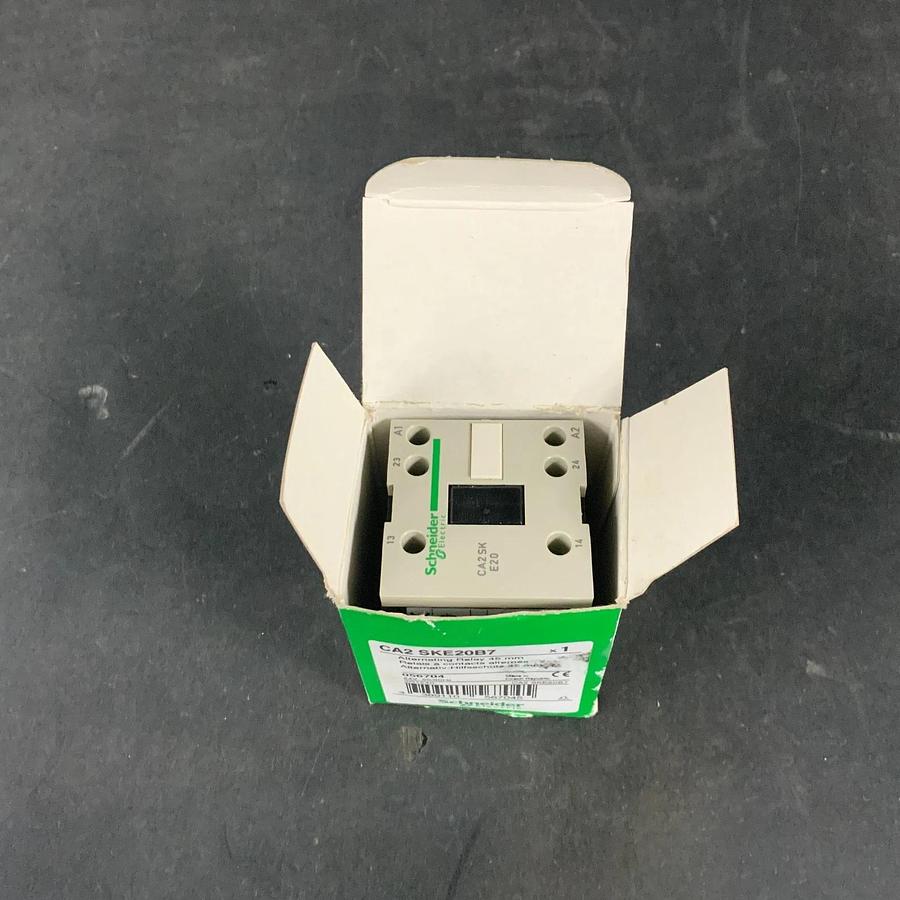 SCHNEIDER ELECTRIC CA2 SKE20B7 CONTROL RELAY ($50 OBO)