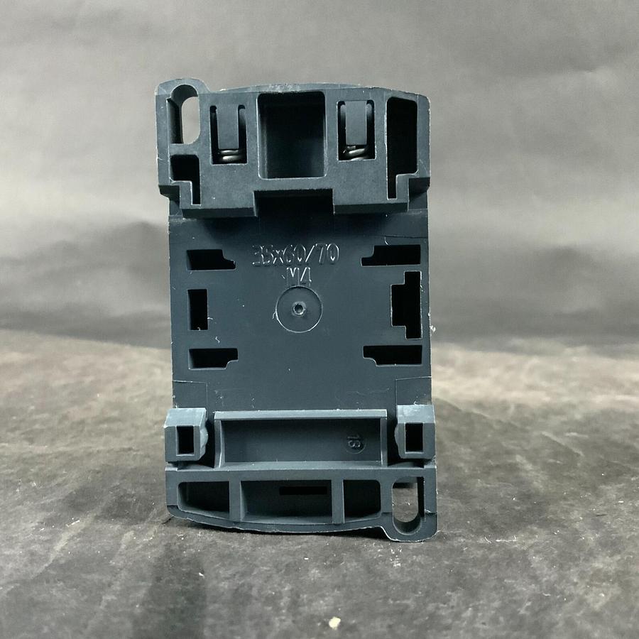 Used SCHNEIDER ELECTRIC LC1D09 CONTACTOR ($25 OBO)