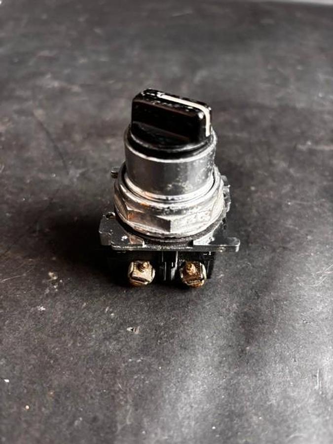Used CUTLER-HAMMER 10250T SELECTOR SWITCH ($12 OBO)