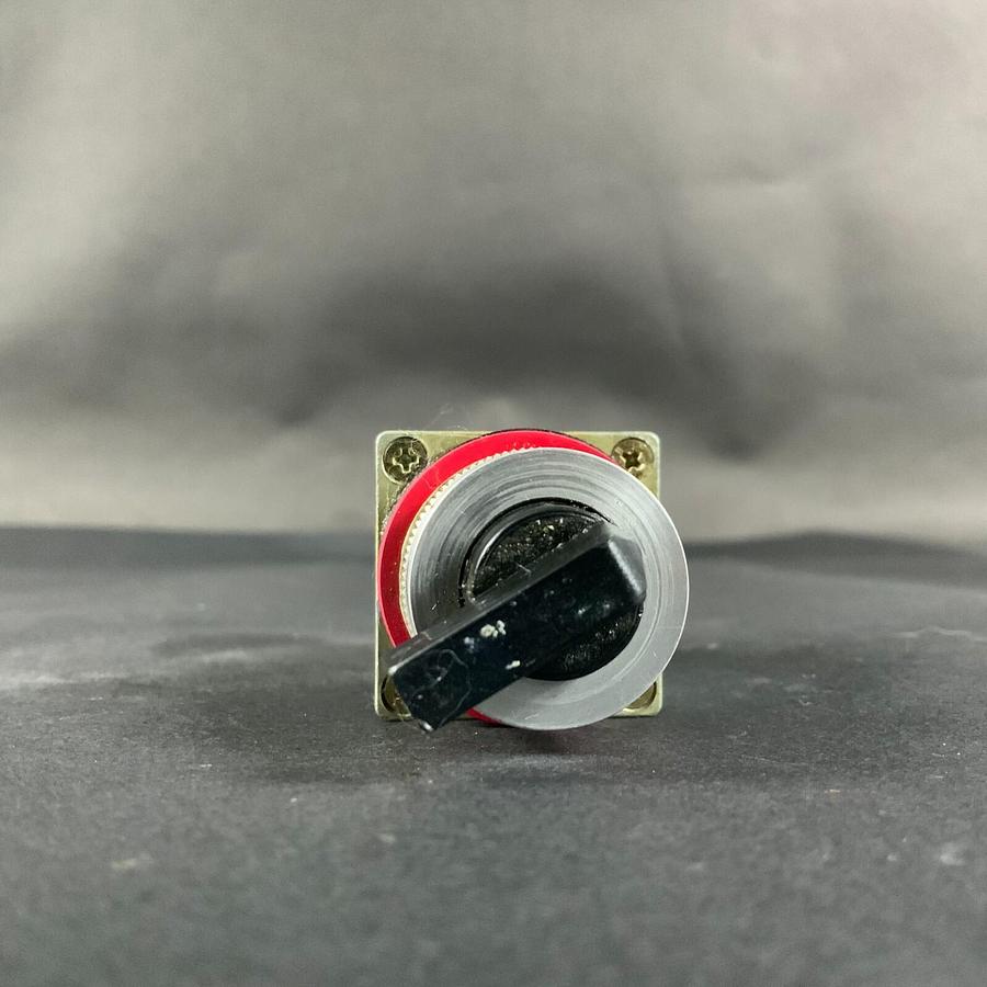 Used ALLEN BRADLEY 800MR-HX2B SELECTOR SWITCH ($20 OBO)