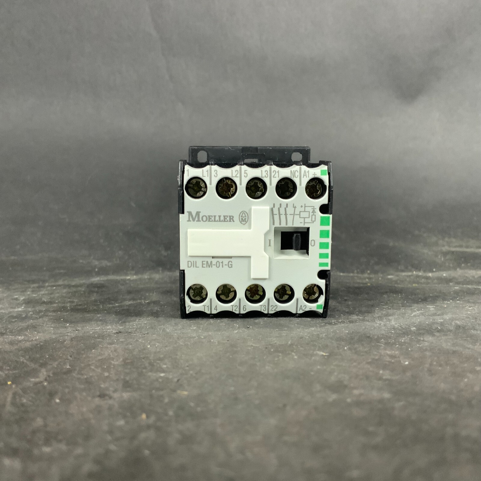 Used MOELLER DIL EM-01-G 24VDC CONTACTOR ($10 OBO)