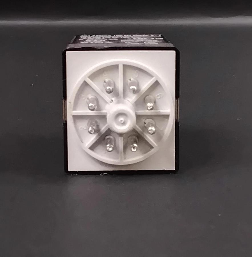 Used ALLEN BRADLEY 700-HA32A24 SERIES D ($ 7 OBO)