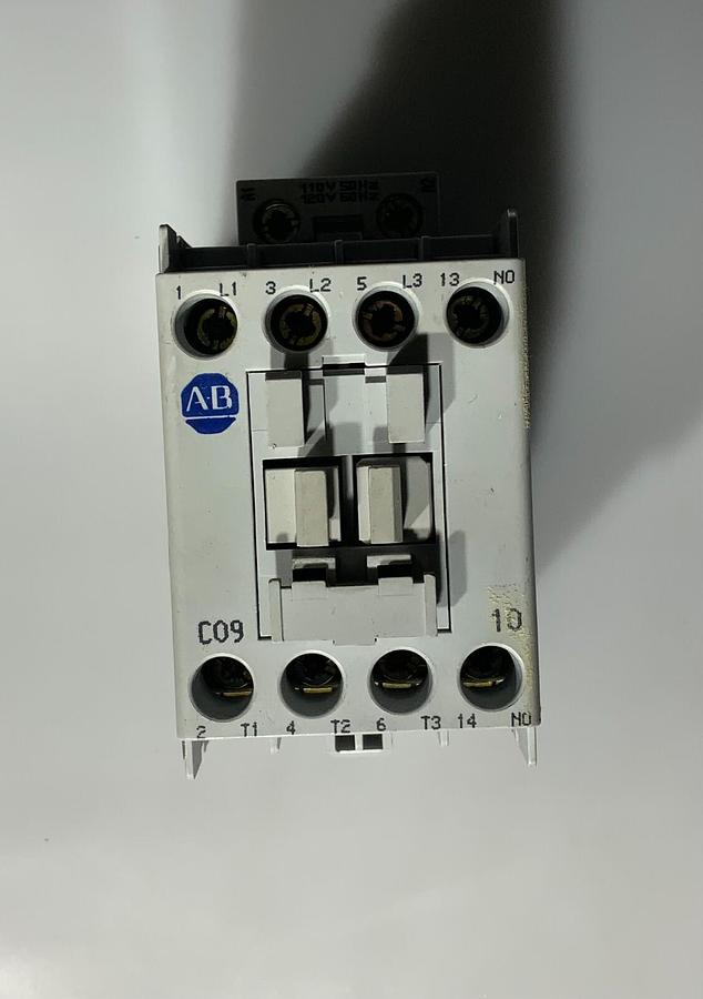Used ALLEN BRADLEY 100-C0910A
