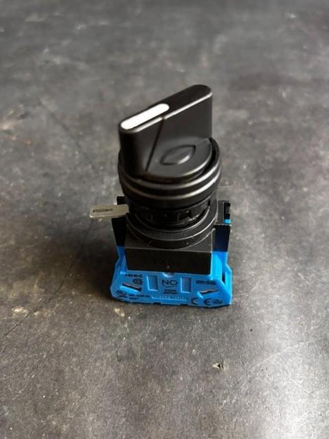 Used IDEC HW-G10 SELECTOR SWITCH ($10 OBO)