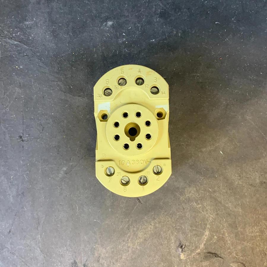 Used SCHRACK 10A 380V 8 POLE RELAY SOCKET ($4 OBO)