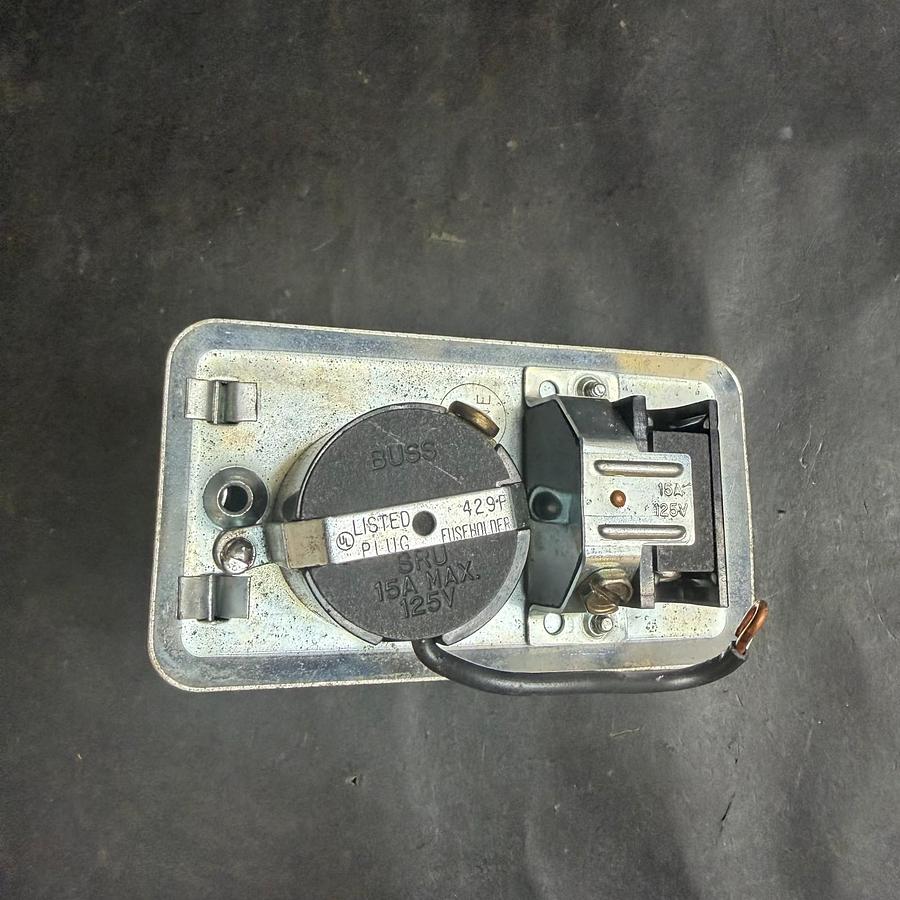 Used BUSSMANN SRU 15AMP PLUG FUSE BOX