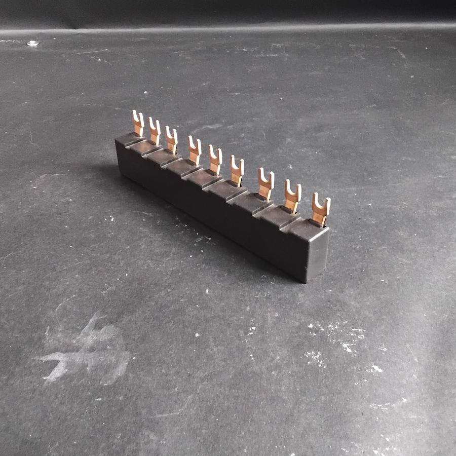 Used SIEMENS 3RV1915-1BB BUSBAR ($10 OBO)