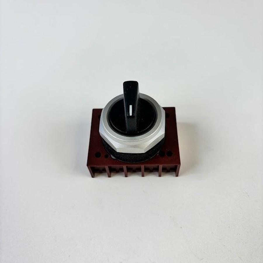 Used SIEMENS 3SB06-3BKB SELECTOR SWITCH