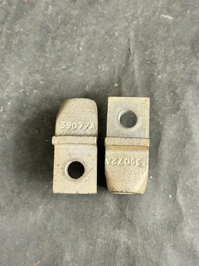 Used ALLEN BRADLEY 39072A MECHANICAL LUG 2PCS