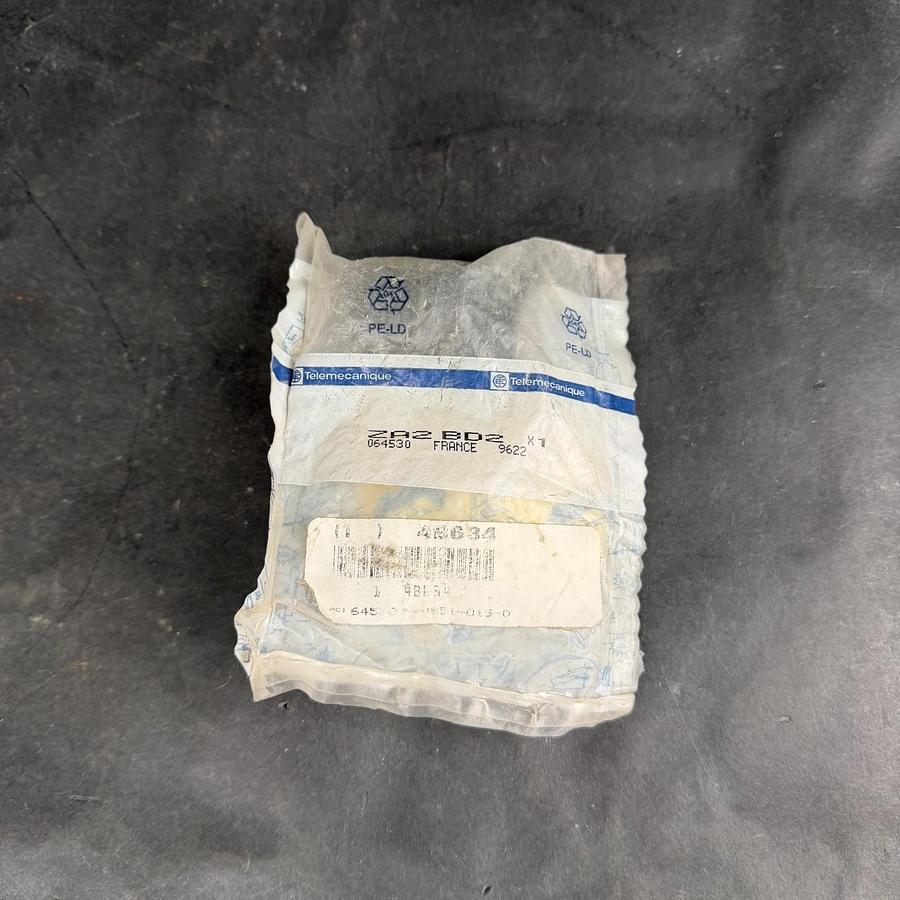 Used TELEMECANIQUE ZA2 BD2 2-POSITION SELECTOR SWITCH ($15 OBO)