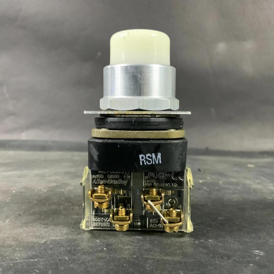 Used ALLEN BRADLEY 800T-PT16 WHITE PUSHBUTTON ($30 OBO)