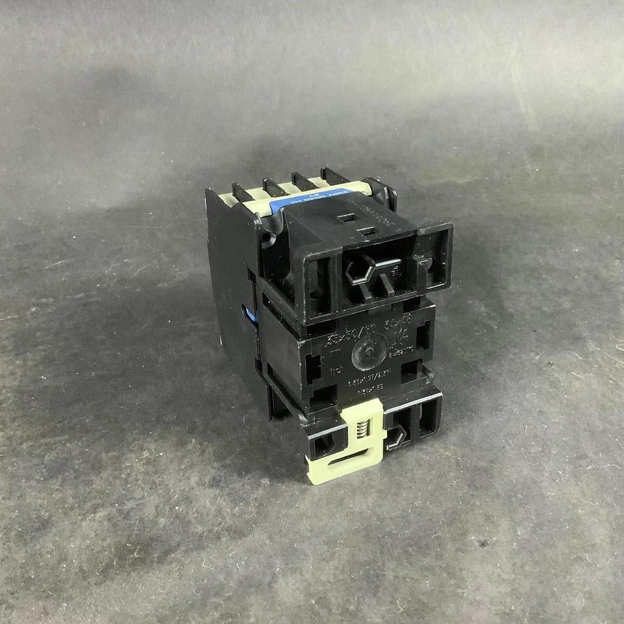 Used TELEMECANIQUE LC1-D1810-P7 CONTACTOR ($20 OBO)