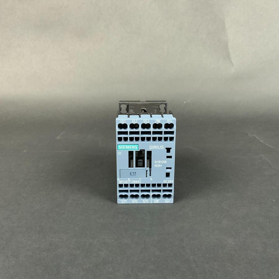 SIEMENS 3RT2017-2BB42 CONTACTOR ($26 OBO)