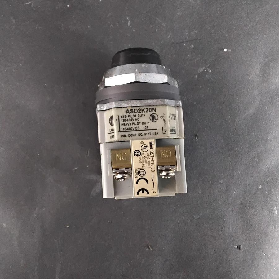 Used IDEC ASD2K20N SELECTOR SWITCH ($7 OBO)