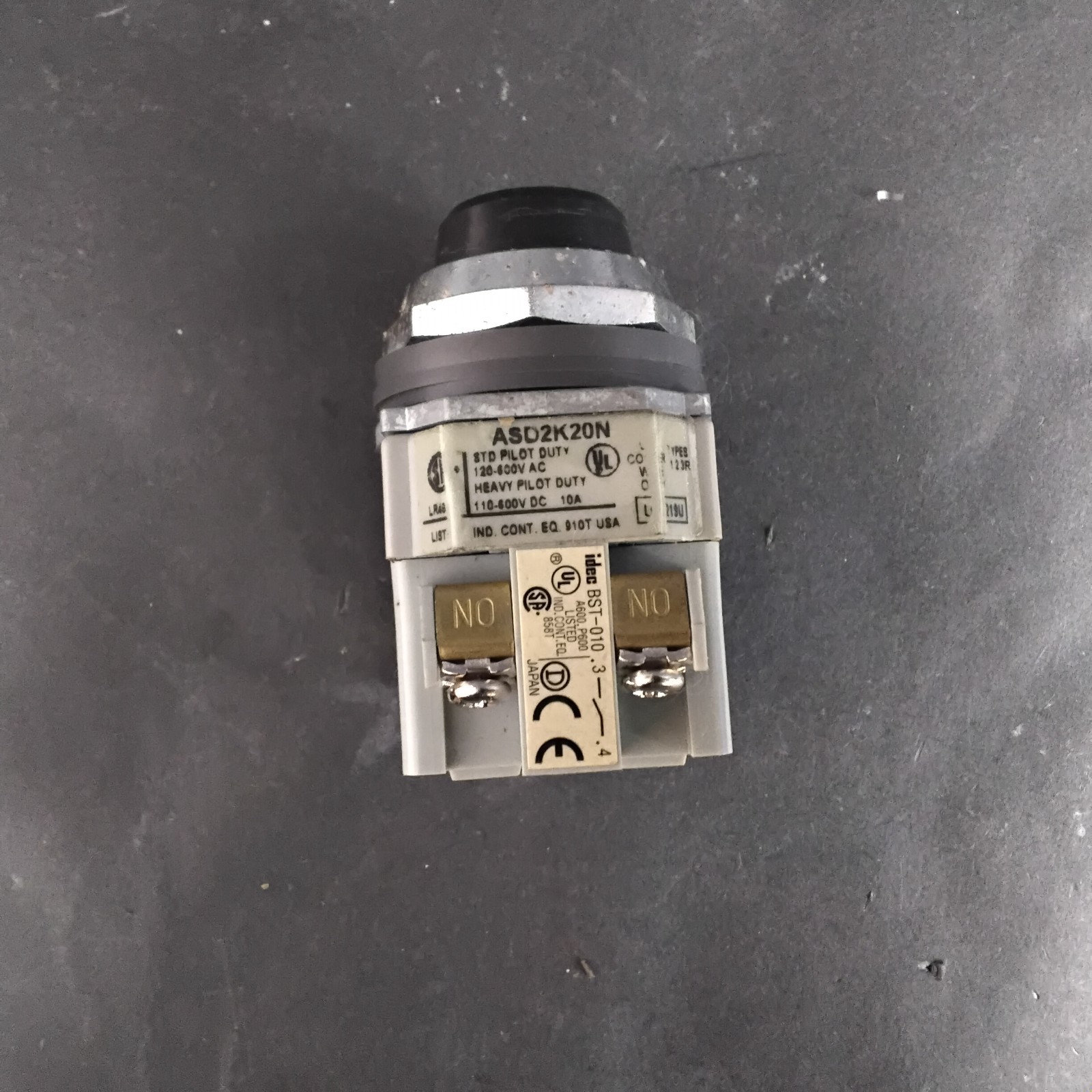 Used IDEC ASD2K20N SELECTOR SWITCH ($7 OBO)