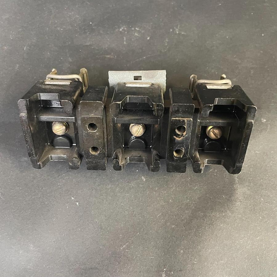 Used ALLEN BRADLEY 40023-415-04 30AMPS 600VOLTS FUSE BLOCK