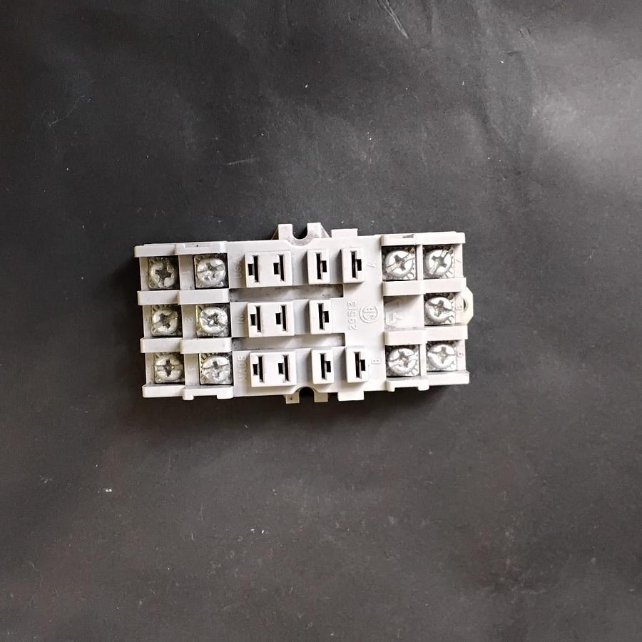 Used EATON 29513 RELAY SOCKET ($5 OBO)