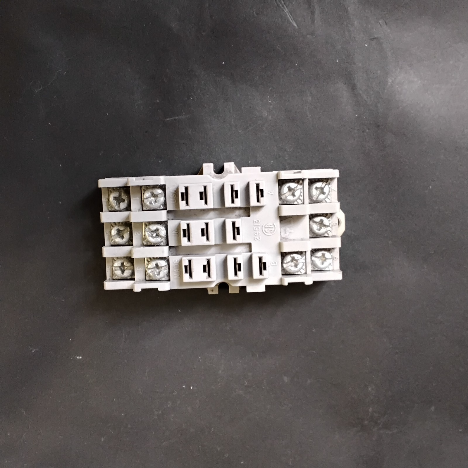 Used EATON 29513 RELAY SOCKET ($5 OBO)