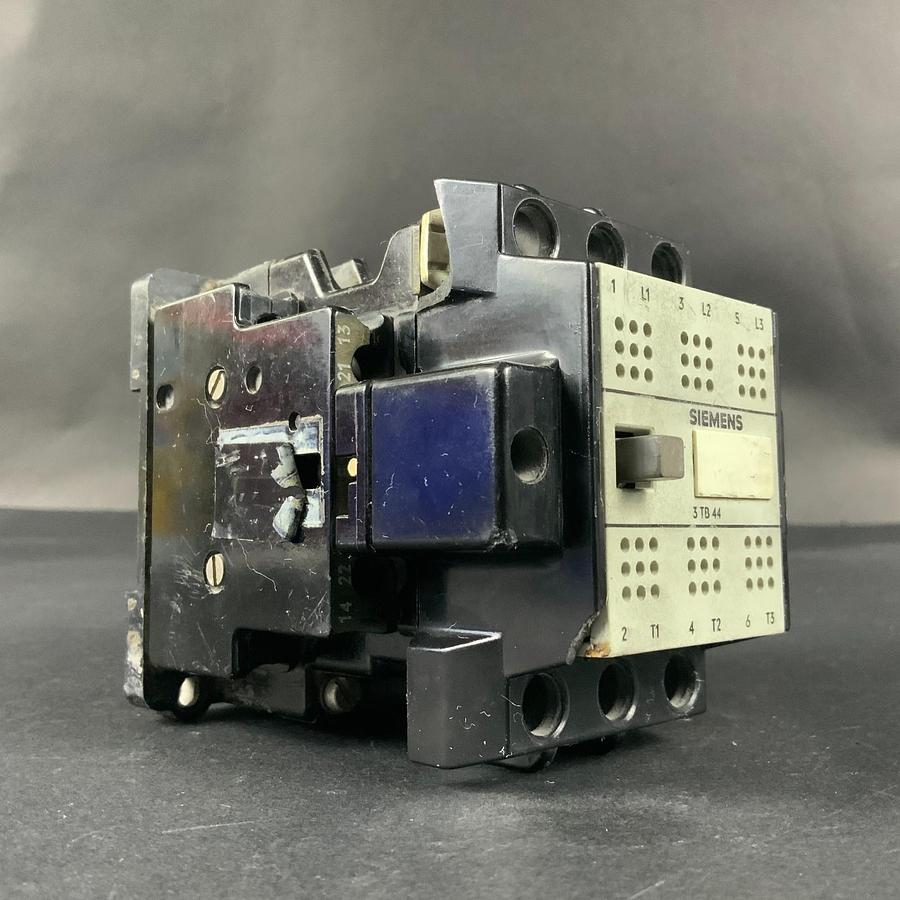 Used SIEMENS 3TB44 17-0A CONTACTOR ($45 OBO)
