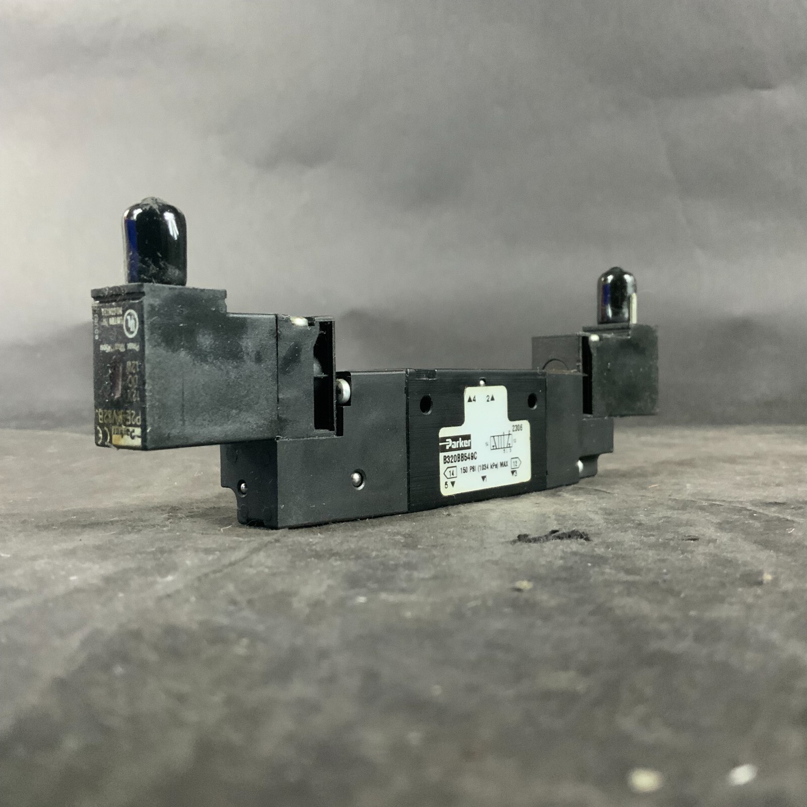 Used PARKER B320BB549C SOLENOID VALVE ($90 OBO)