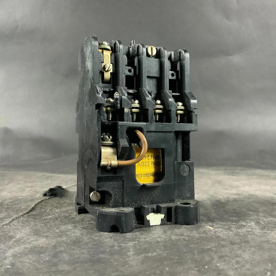 Used KLOCKNER MOELLER DIL 00-41 220/240V CONTACTOR ($45 OBO)