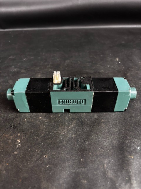 Used NUMATICS 081SS500K000030 SOLENOID VALVE ($21 OBO)