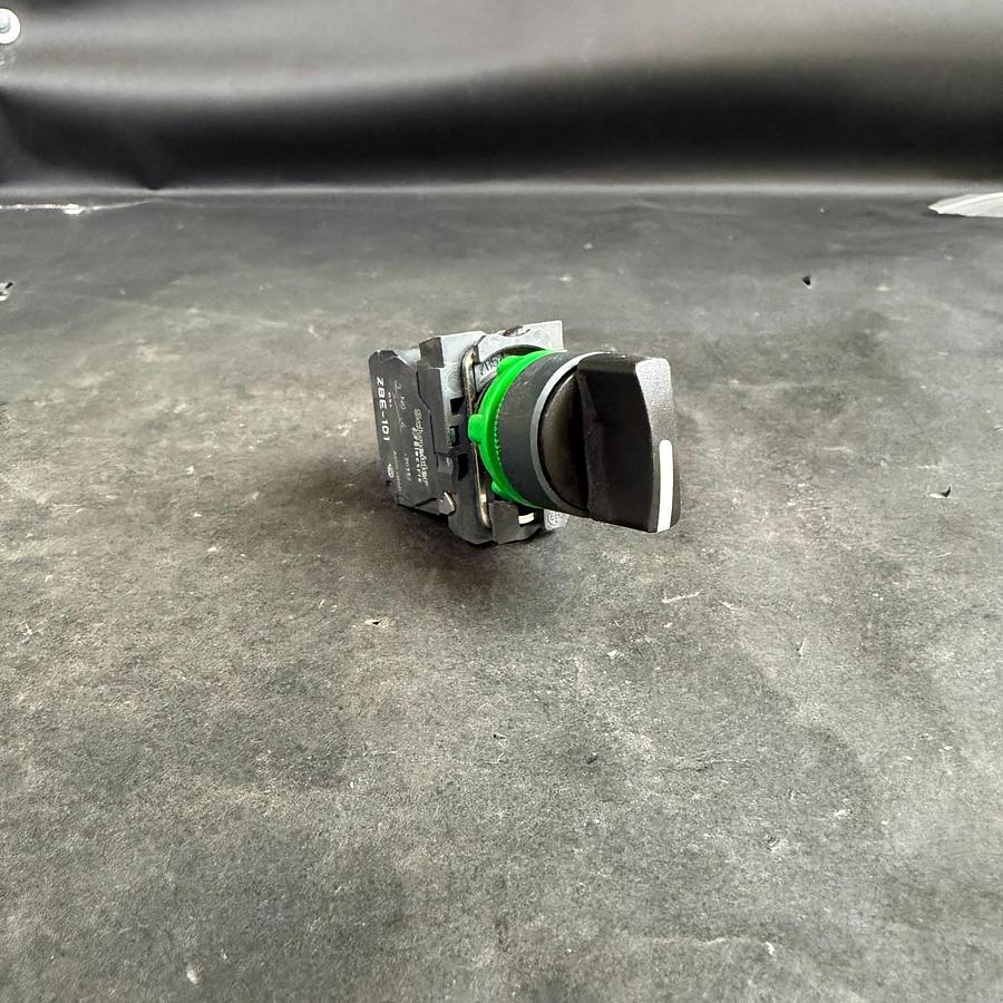 Used SCHNEIDER ELECTRIC ZBE-101 SELECTOR SWITCH