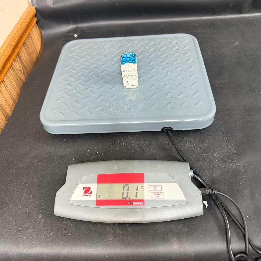 Used ERIFLEX 569010 80A DISTRIBUTION BLOCK ($16 OBO)