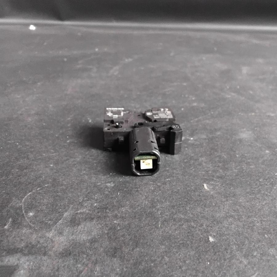 Used SIEMENS 3SB3403-1PB CONTACT BLOCK ($15 OBO)