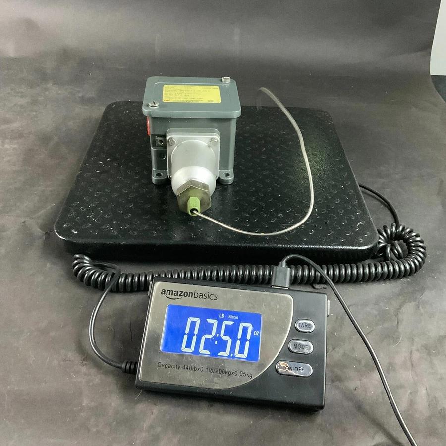 Used UNITED ELECTRIC E105-8BS-90858 TEMPERATURE SWITCH ($45 OBO)