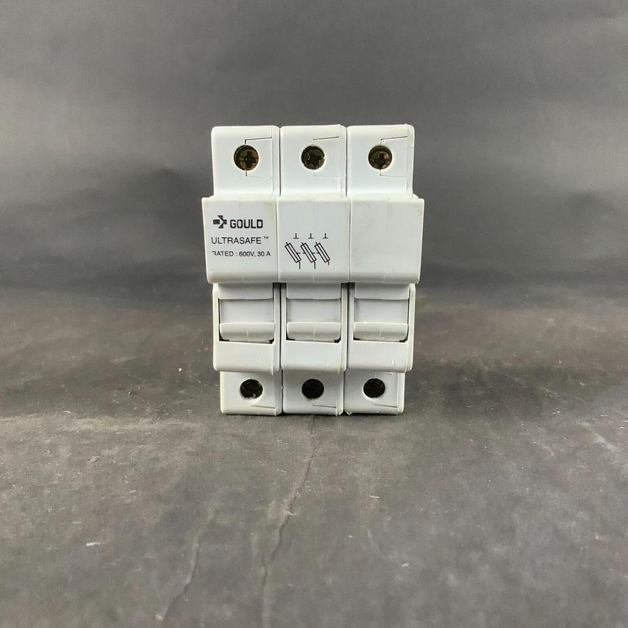 Used FERRAZ SHAWMUT USM3 FUSE HOLDER ($10 OBO)