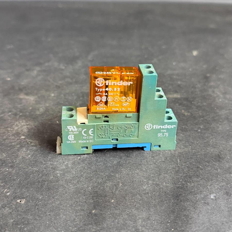 Used FINDER TYPE 40.52 RELAY W/ 95.75 SOCKET ($20 OBO)