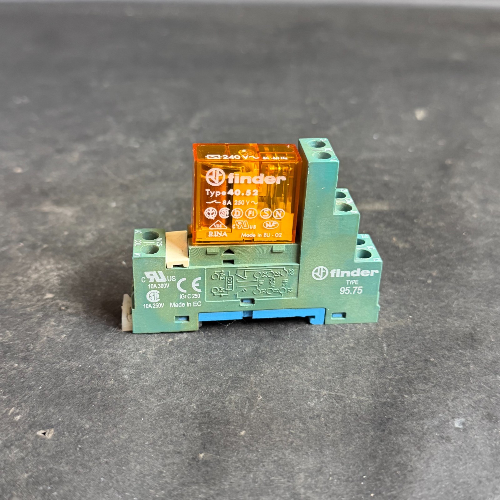 Used FINDER TYPE 40.52 RELAY W/ 95.75 SOCKET ($20 OBO)