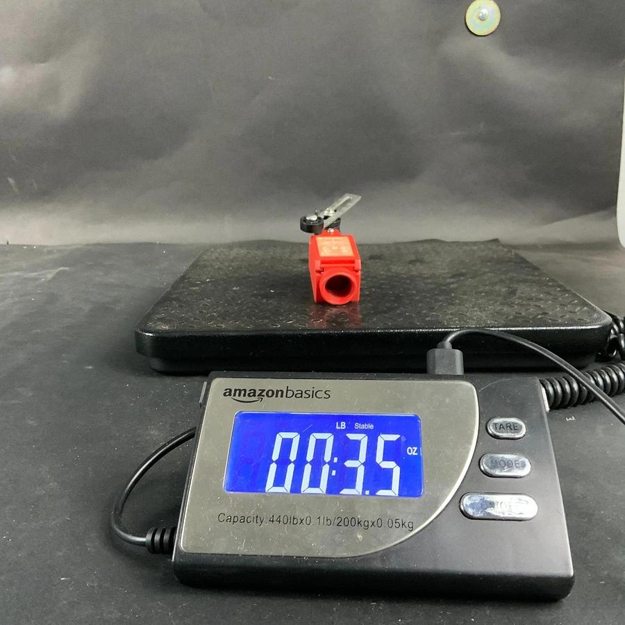 Used ALLEN BRADLEY EN-1088 LIMIT SWITCH W/ ROLLER ($40 OBO)