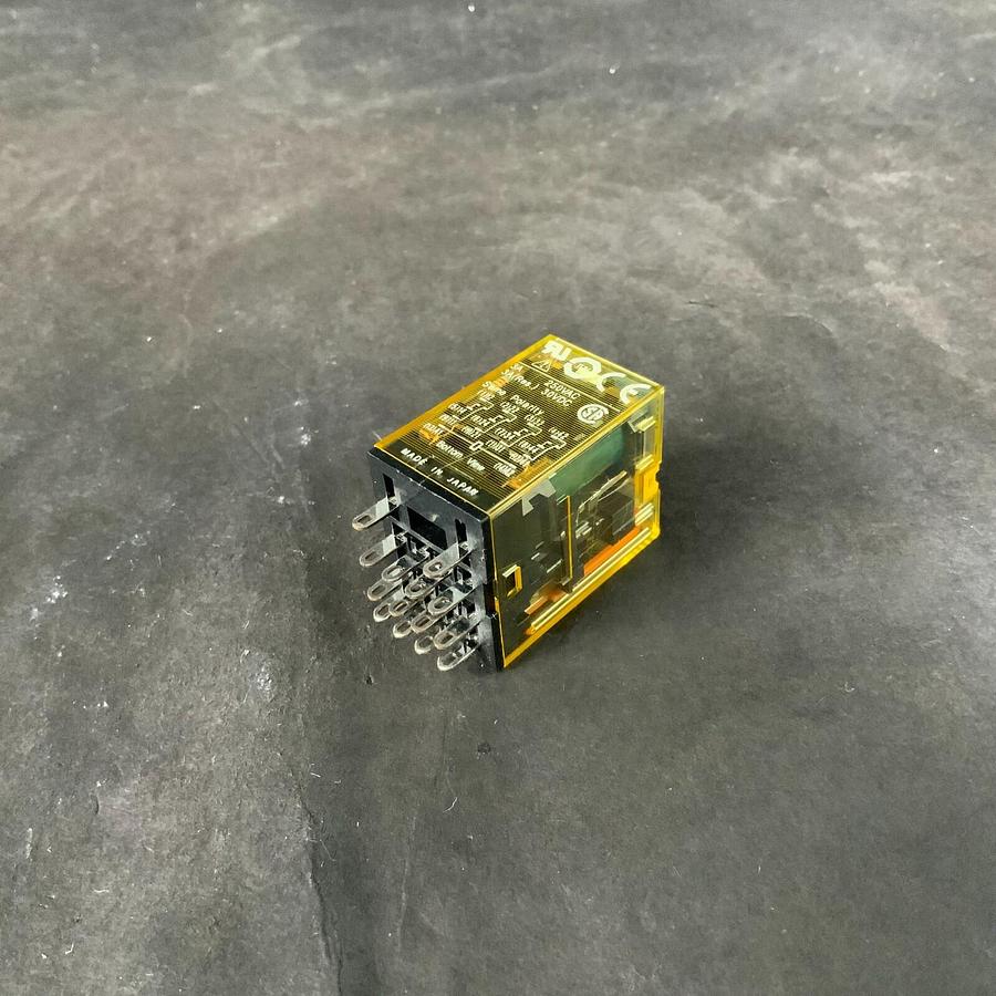 Used IDEC RU42S-C-D24 RELAY ($10 OBO)