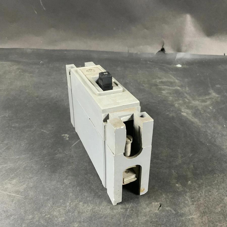 Used WESTINGHOUSE HFB1030 CIRCUIT BREAKER ($40 OBO)