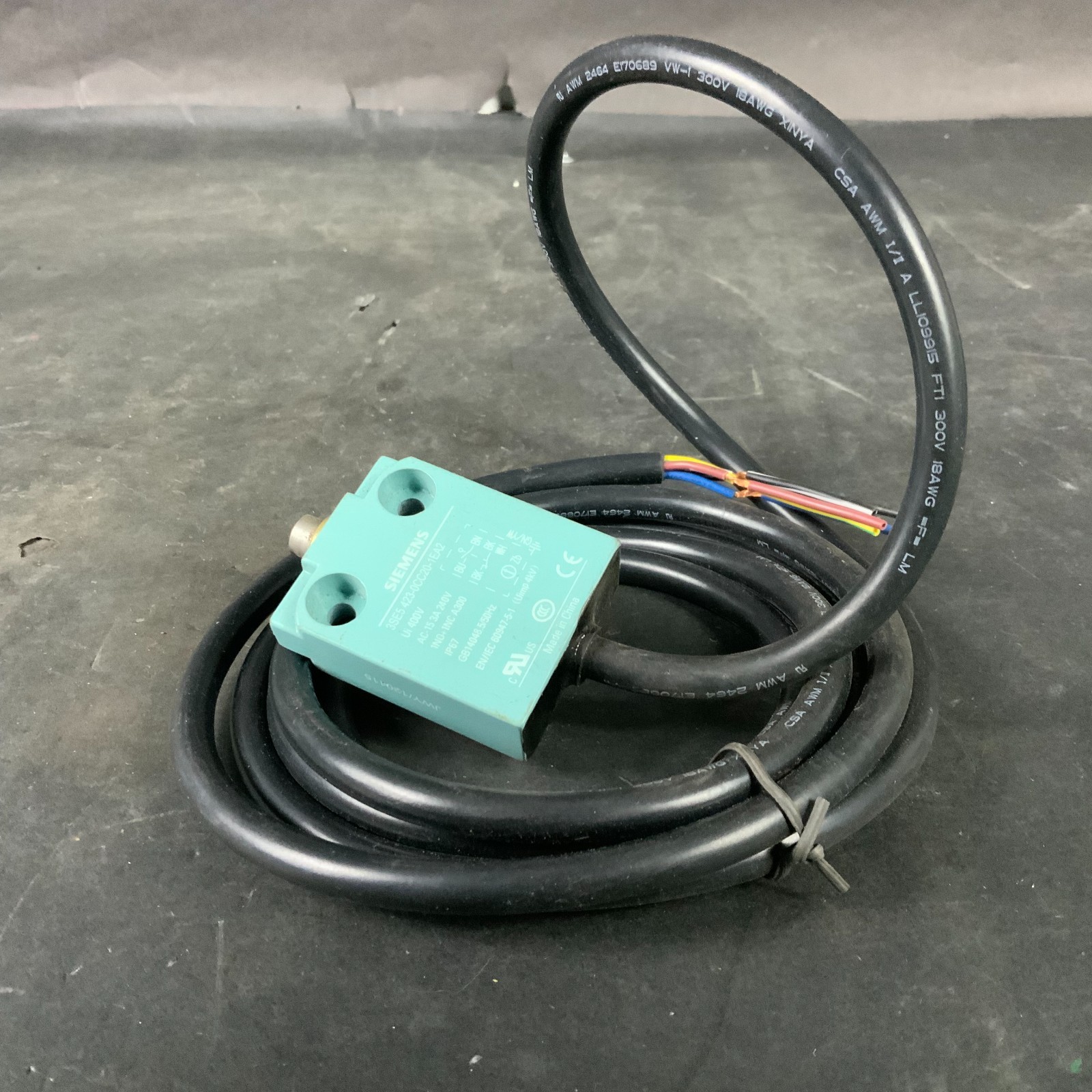 Used SIEMENS 3SE5 423-0CC20-1EA2 LIMIT SWITCH ($65 OBO)