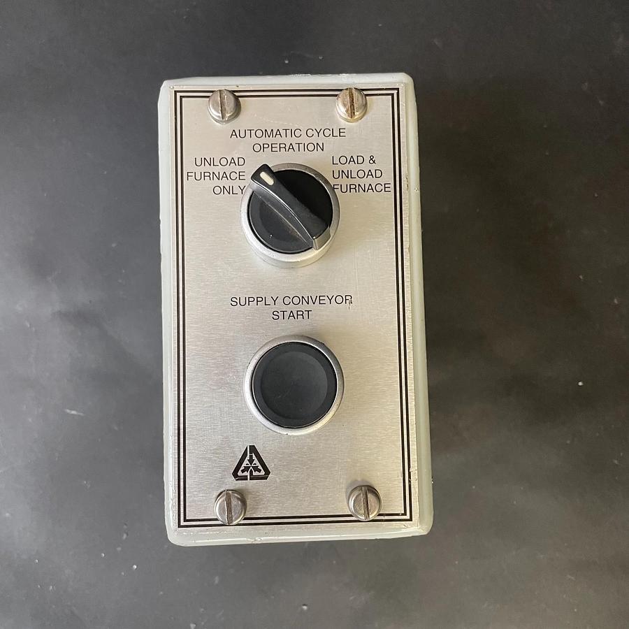 Used INDUSTRIAL CONTROL STATION BOX 2-POSITION SELECTOR SWITCH & PUSH BUTTON