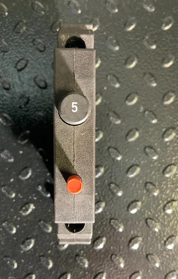 Used ALLEN BRADLEY 1492-GH050