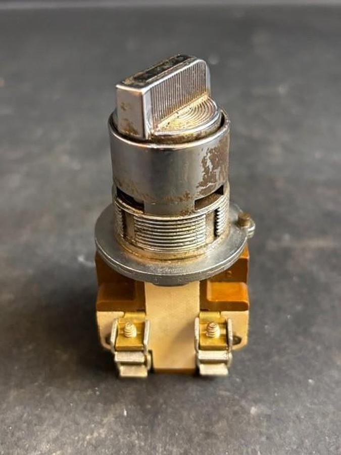 Used SQUARE D 9001 TYPE TB SELECTOR SWITCH ($13 OBO)