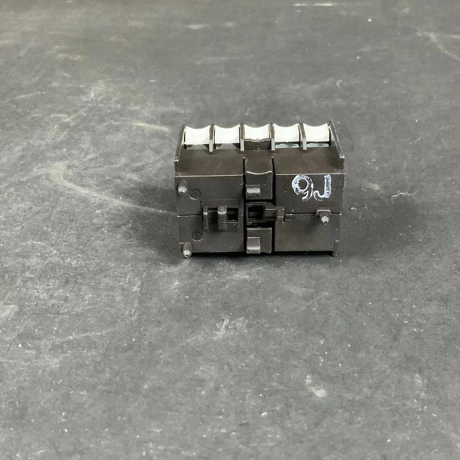 EATON 02DILEM AUXILLARY CONTACT - NEW IN BOX - SET OF 5 ($35 OBO)