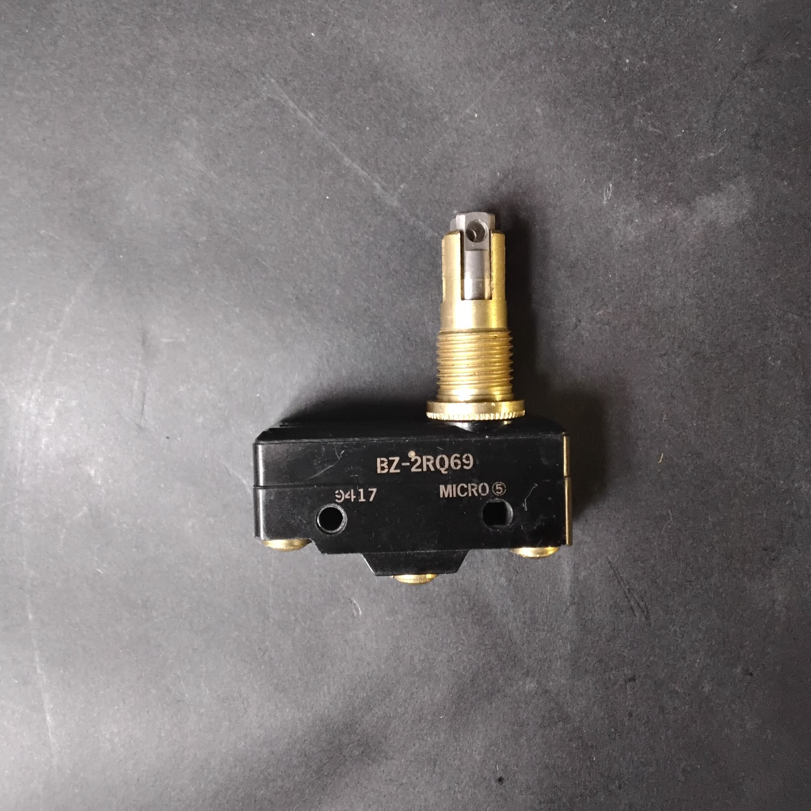 Used HONEYWELL BZ-2RQ69 PREMIUM ROLLER PLUNGER ACTUATOR SWITCH ($12 OBO)