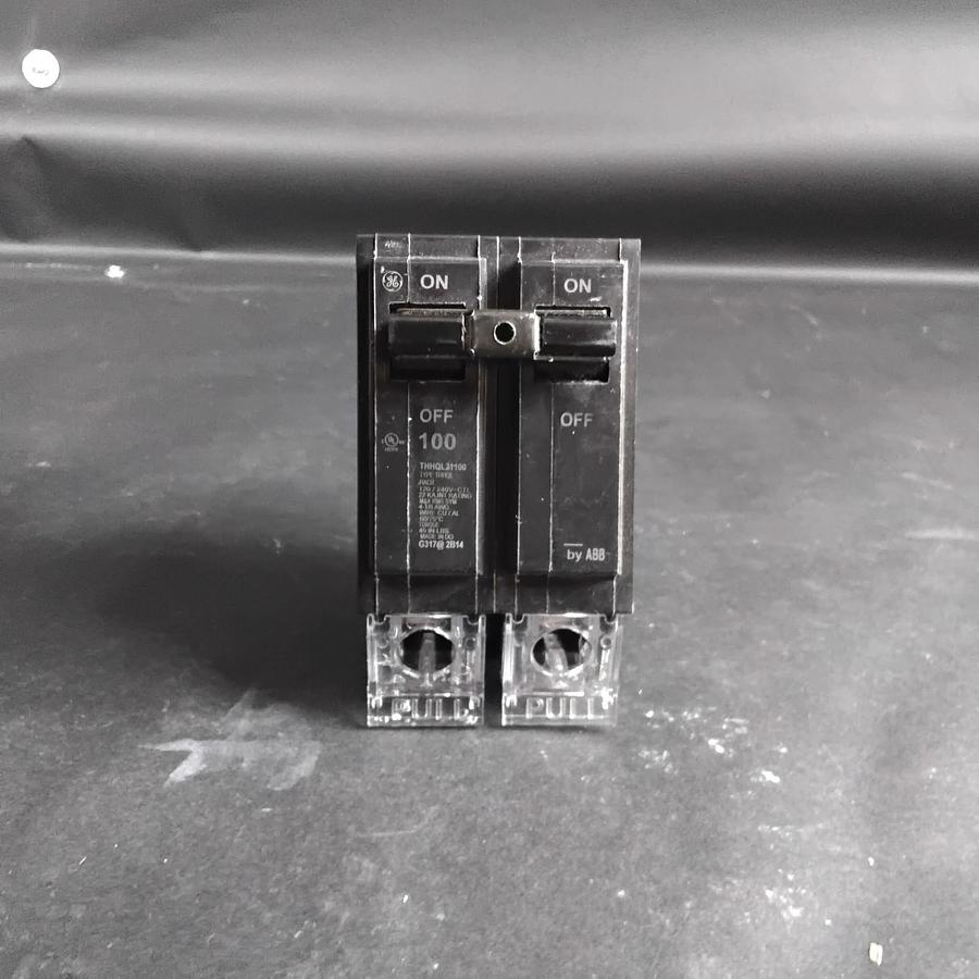 Used GENERAL ELECTRIC THHQL21100 CIRCUIT BREAKER ($50 OBO)